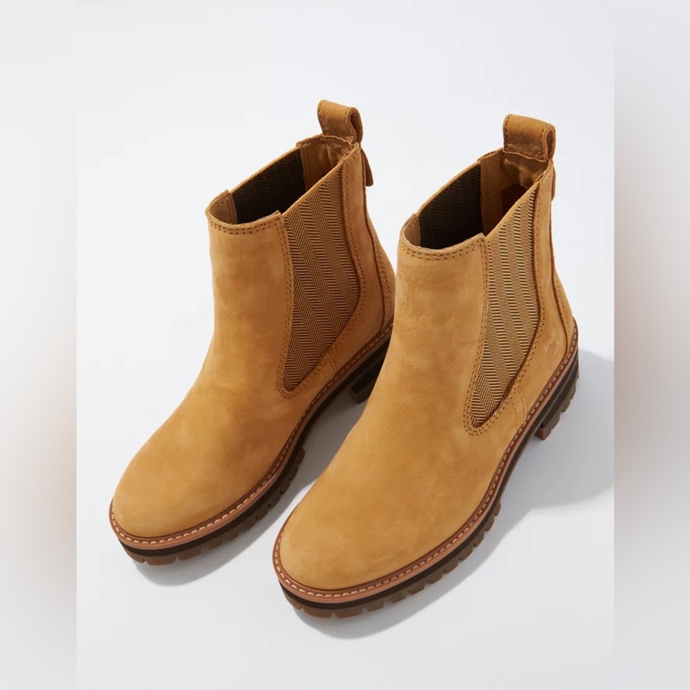 NWOT Timberland Women's Courmayeur Valley Chelsea Boot (6) - Color: Wheat Nubuck